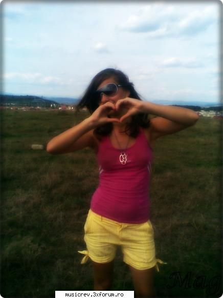 lili costele *.* :)) broken heart